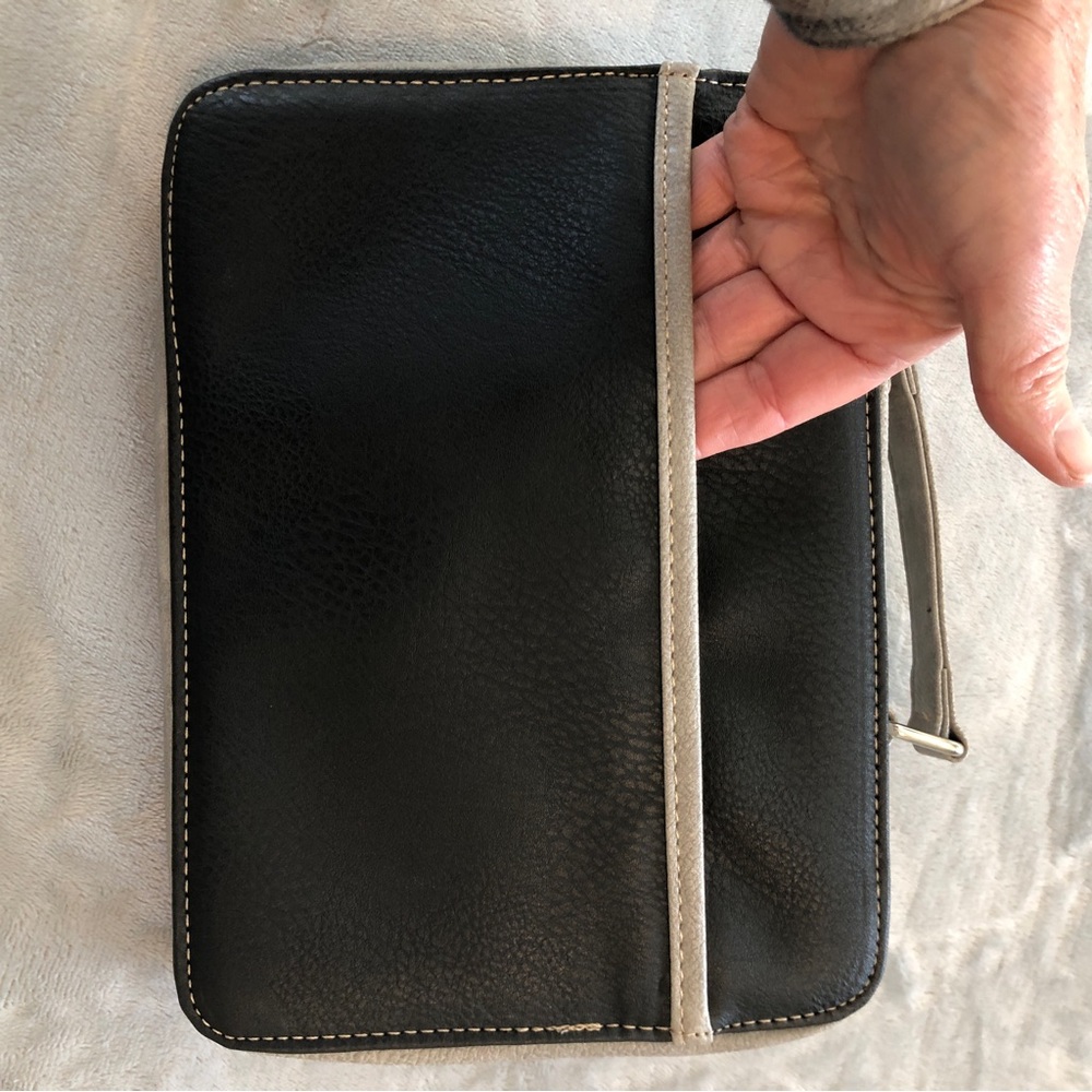 Book cover and carrier - Picture 2 of 7